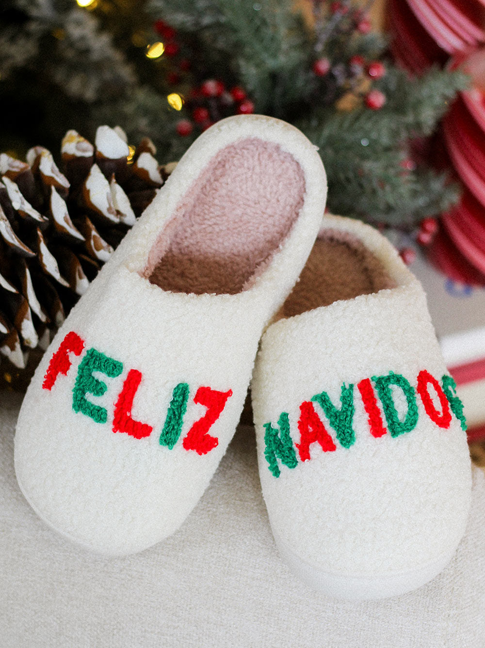 🎁 Feliz Navi Dog Slippers (100% off)